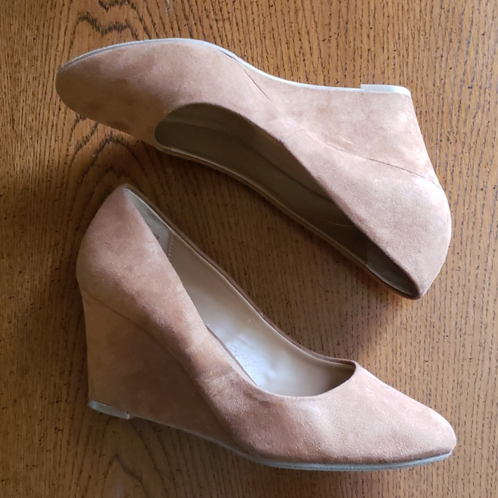 Attention faux suede wedge shoes